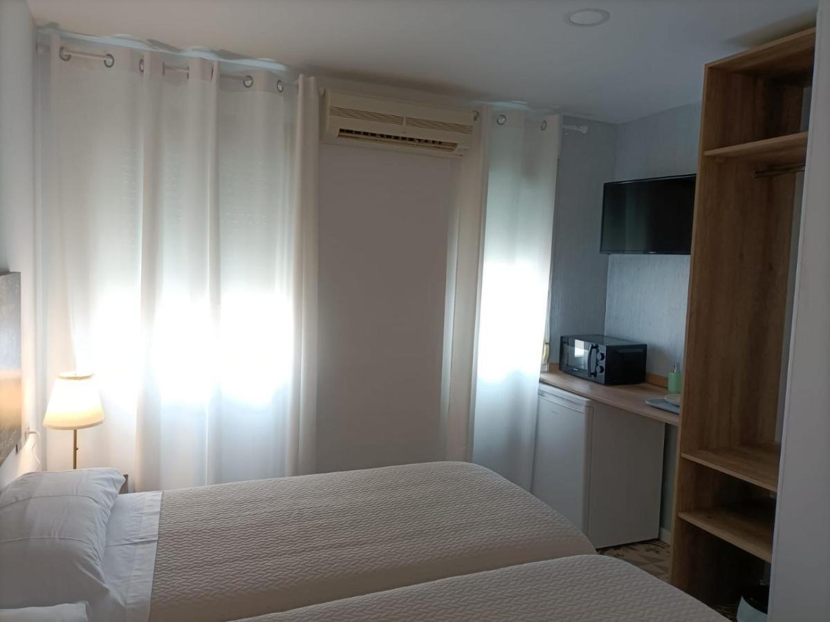 Hostal Las Encinas Villaviciosa de Odón 外观 照片