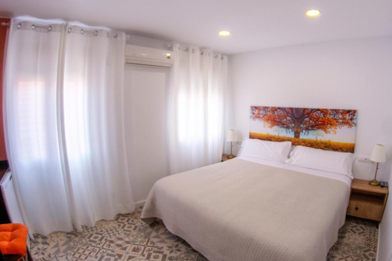 Hostal Las Encinas Villaviciosa de Odón 外观 照片